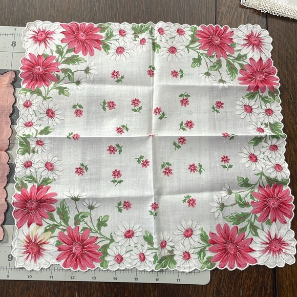 6 vintage/antique handkerchiefs, various fabric, linen, polyester, cotton, - Picture 9 of 12